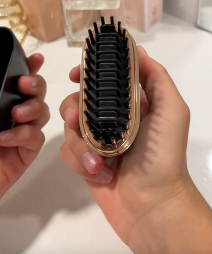 NOIRÉ's Cordless Hair Straightening Comb
