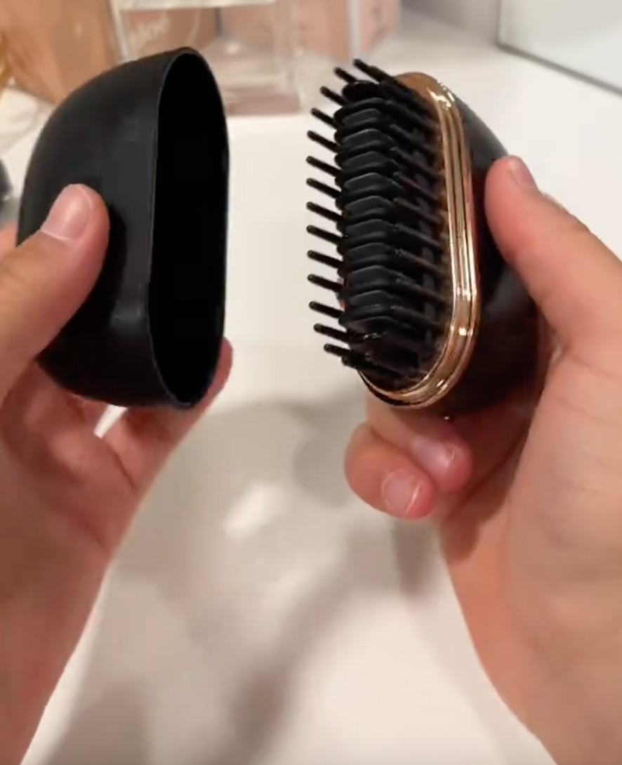 NOIRÉ's Cordless Hair Straightening Comb